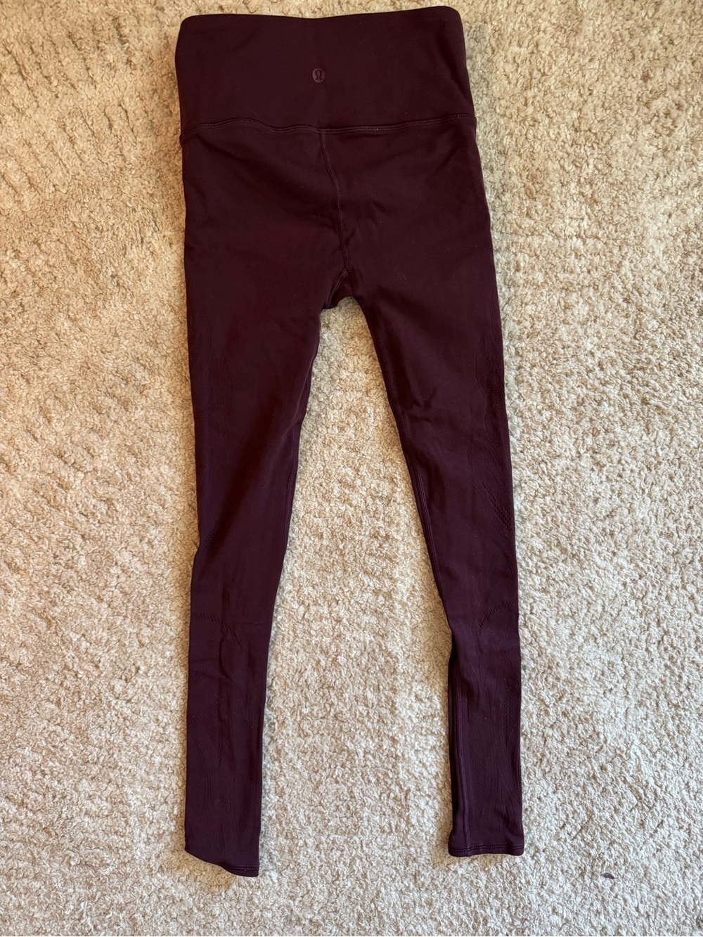 Lululemon Reveal Tight in burgundy color size 4 - EUC